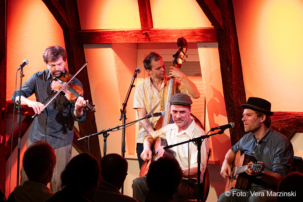 Wunderbare Django's Songs von Monsieur Pompadour